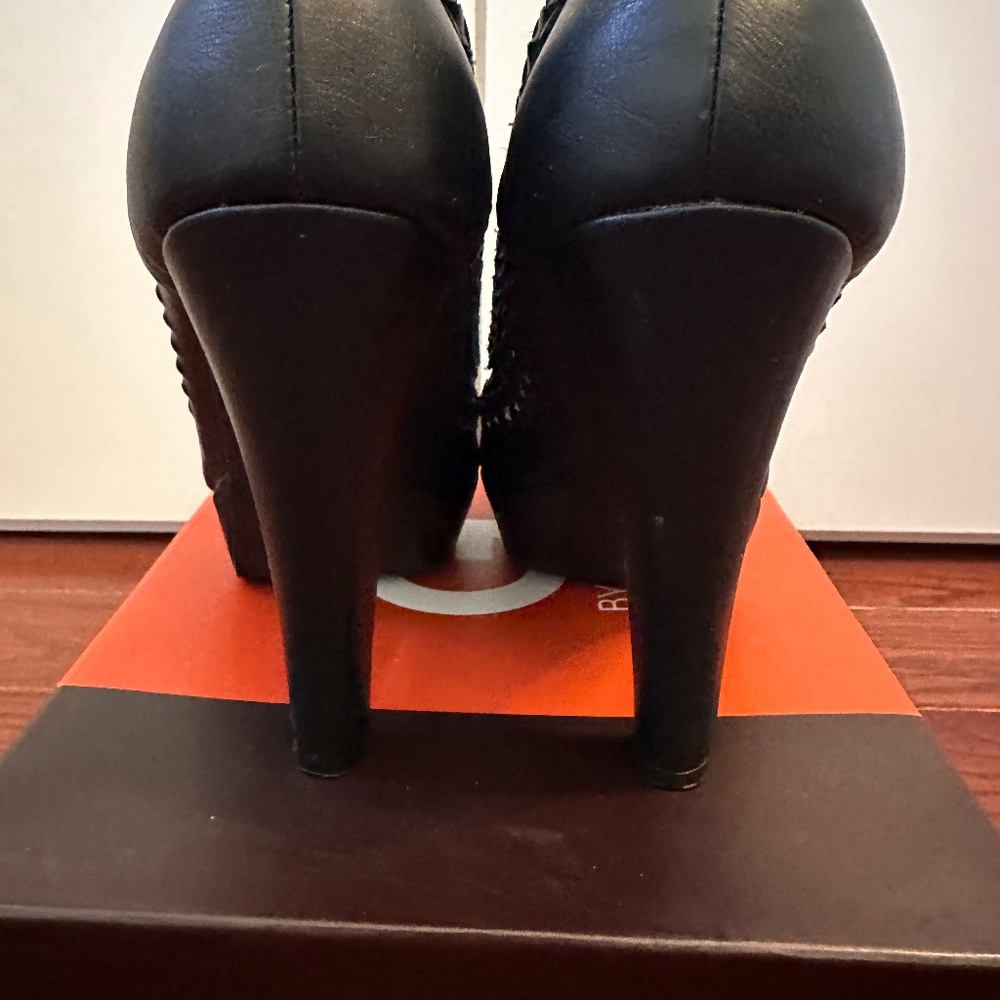 G by Guess Black Woven 6.5 Cera Platform heel - Picture 9 of 10